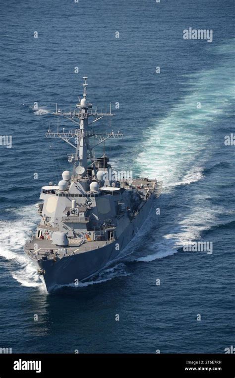 USS HOPPER (DDG 70) 131116 Stock Photo - Alamy