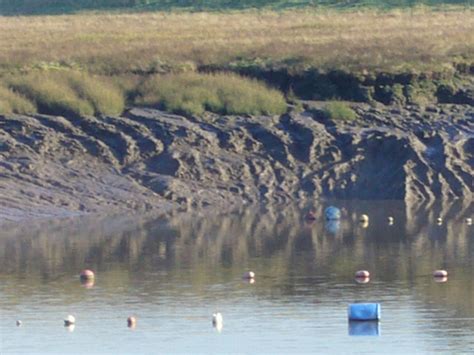 Silt erosion © MDS cc-by-sa/2.0 :: Geograph Britain and Ireland