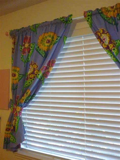 The Handy Dandy Helper: DIY Bedroom Curtains