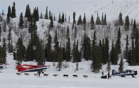 20180305- Jessie Holmes mushing out of the Rainy Pass checkpoint__edited - Alaska Public Media