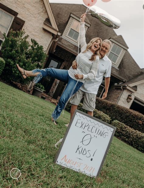 Couple’s Hilarious Celebratory “Empty Nest” Photo Shoot Goes Viral Because It’s Fantastic ...