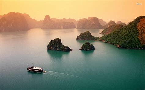 5-five-5: Ha Long Bay (Vietnam)