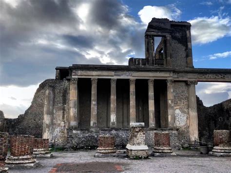 Facts About Pompeii: Visiting Mount Vesuvius and The Ruins and Bodies ...