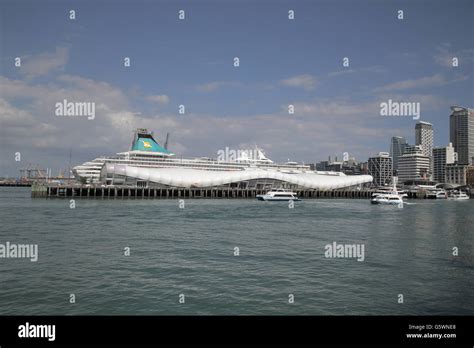 Auckland cruise ship terminal new zealand Stock Photo - Alamy