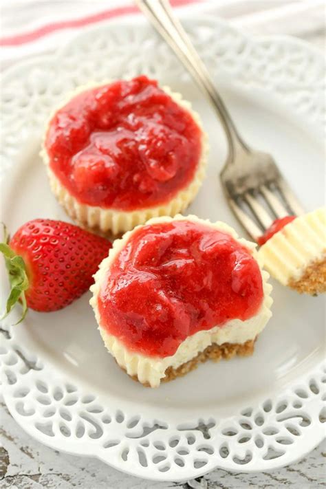 Mini Strawberry Cheesecakes feature an easy homemade graham cracker cru… | Strawberry cheesecake ...