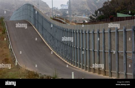 U.S.-Mexico Border Fence Stock Photo - Alamy