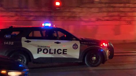 Toronto Police Ford Explorer 1432 responding - YouTube