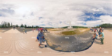 360° view of Hourly eruption of Old Faithful Geyser - Alamy