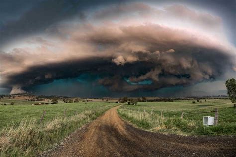 Terrifying green storm clouds engulf Brisbane, Australia - Strange Sounds