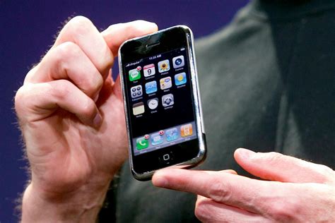 First Generation Apple iPhone Fetches Over $63k at Auction