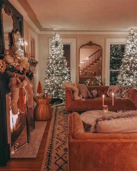 I dont think I would ever leave this room | Christmas living rooms, Christmas fireplace decor ...