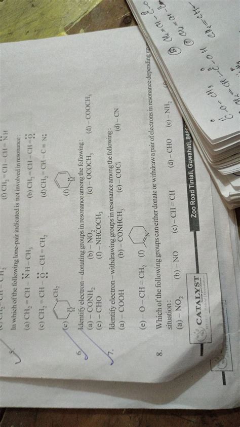 Identify electron - withdrawing groups in resonance among the following:..