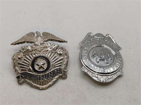 VINTAGE SECURITY OFFICER & SCHOOL SAFETY PATROL BADGES - Isabell Auction