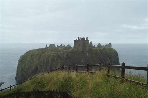 Dunnottar Castle ruins, Scotland [OC] [1920x1278] : AbandonedPorn