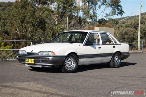 1986 Holden VL Commodore Turbo 0-100km/h & engine sound (video ...