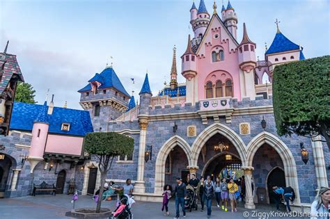 Sleeping Beauty Castle Refurbishment Now Finished in Disneyland