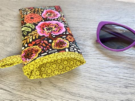 How to Make an Eyeglass Case - Easy Things to Sew