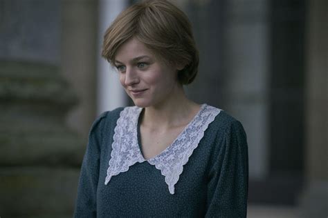 'The Crown': Emma Corrin Says Princess Diana Had a Horrible Sense of ...