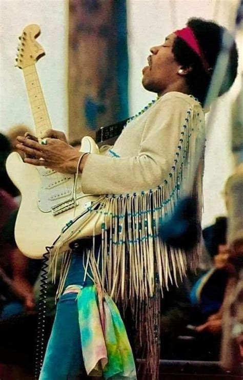 Jimi Hendrix Woodstock August 18, 1969 : r/OldSchoolCool