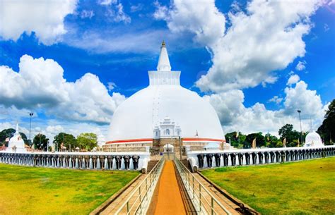 Kaveetha Travels » Anuradhapura -Ruvanweliseya (Maha Thupa)