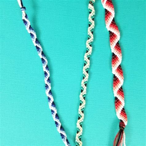 Zig Zag Friendship Bracelet Pattern with a 3D effect! * Moms and Crafters