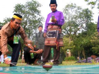 festival gasing indonesia 2005 - DATATEMPO