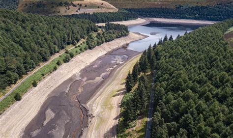 UK heatwave: Reservoir turned into just a trickle in UNBELIEVABLE pictures | Weather | News ...