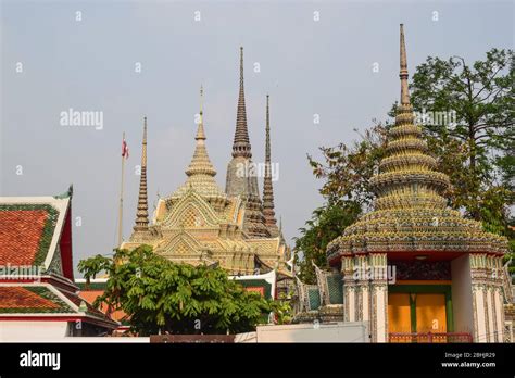 Chao Phraya River & Buddhist Temples, Bangkok 220120 Stock Photo - Alamy