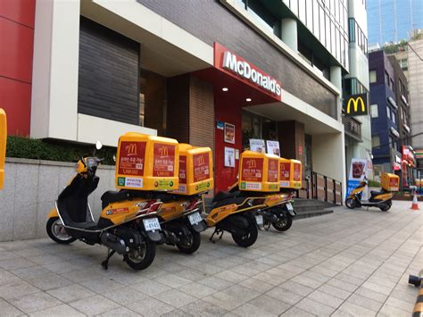 McDonalds Delivery - RogRandom.com