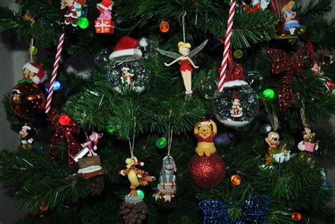 Pin di Lancerici Daniela su disney christmas ornaments