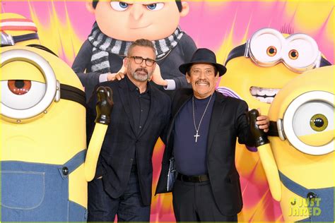 Steve Carell Signs 'Rise of Gru' Minions Names For Hand & Footprint ...