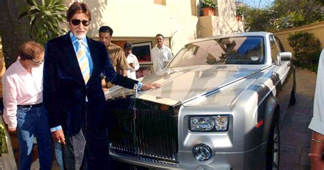 Rare video of Amitabh Bachchan being gifted the Rolls Royce by Vidhu ...