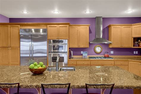 Loving this purple kitchen. Such a bold statement. | Purple kitchen, Kitchen paint, Purple ...