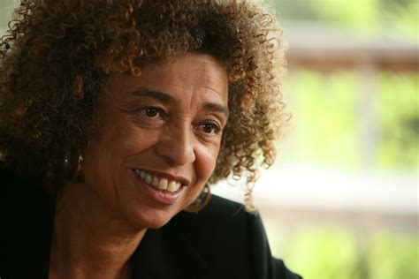 Angela Davis, une grande figure militante afro américaine - TRACE