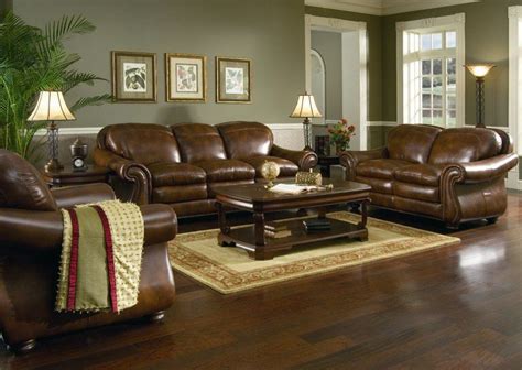 LAMINATED WALNUT WOODEN FLOOR AND DARK BROWN SOFAS WITH GREEN WALL COLOUR | Brown living room ...