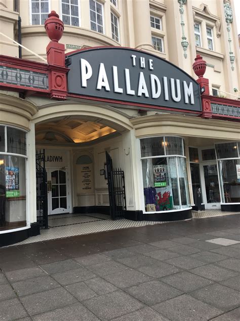 "THE PALLADIUM" WEATHERSPOONS LLANDUDNO REVIEW - JUELOOK