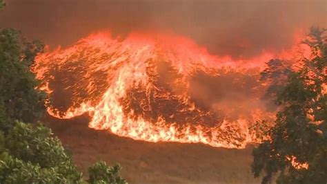 Video Firefighters battle wildfires across the West - ABC News