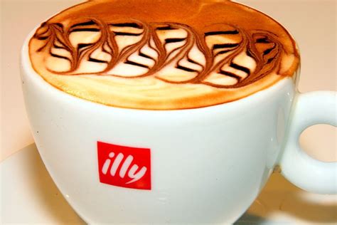 illy coffee -art Cappuccino Art, Coffee Latte Art, Coffee Snobs, I Love Coffee, Best Coffee ...