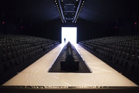 triangular w/middle in 2024 | Fashion show stage, Stage design, Catwalk design