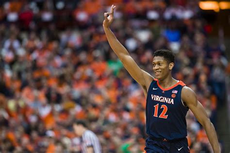 Top 30 Virginia Sports Moments of 2019: No. 24-20 - Streaking The Lawn