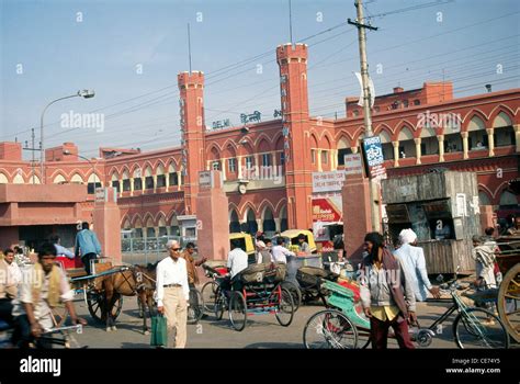 Old delhi railway station hi-res stock photography and images - Alamy