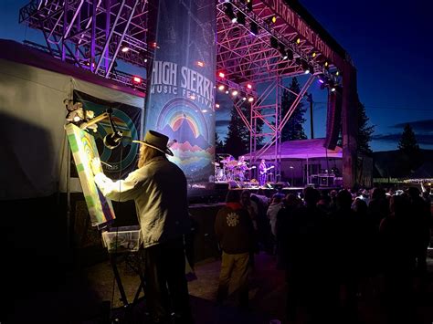 Live painter at a music festival : AccidentalRenaissance