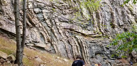 A very nice Chevron fold in PA : r/geology