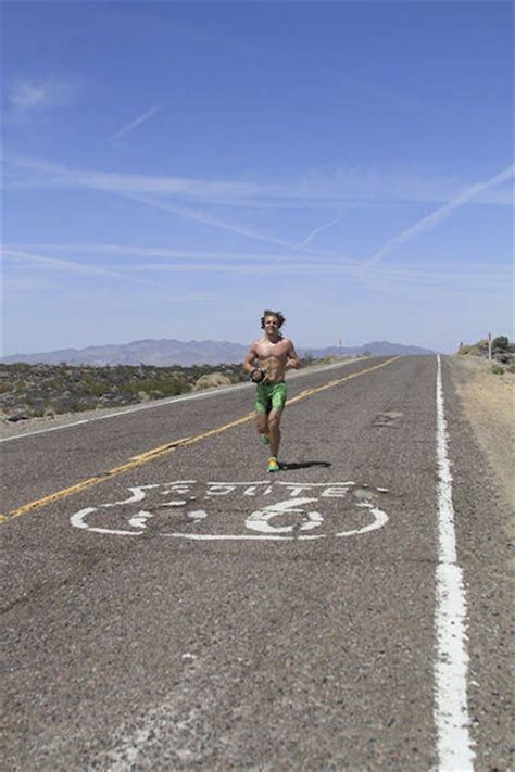 PHOTOS: Real-Life Forrest Gump is running across the US - ABC7 Los Angeles