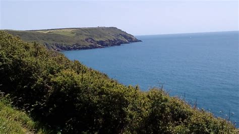 Veryan Bay, Cornwall - area information, map, walks and more