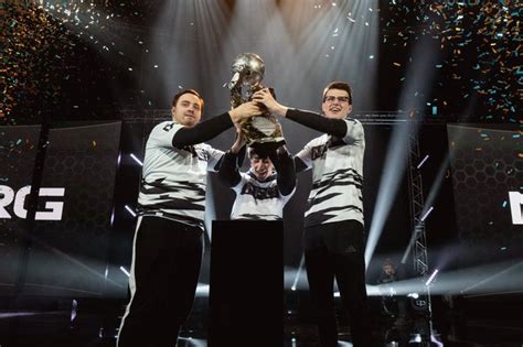 » NRG obtiene el trofeo de la Rocket League Championship Series Viax Esports