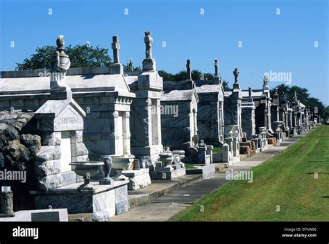 Elk283-2391 Louisiana, New Orleans, Metairie Cemetary, above-ground burials Stock Photo - Alamy