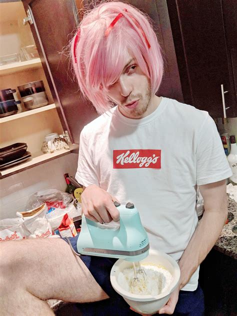 Baking cupcakes with Natsuki (Aerrowpxe) : DDLC