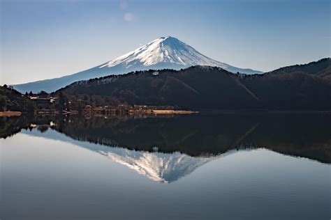 My Uncle Said He's Never Seen Mt Fuji's Reflection So Clear In His Life : r/japanpics