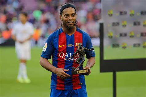 Ronaldinho's Barcelona Presentation Skill Show Is Still A Joy To Watch 19 Years On - Football ...